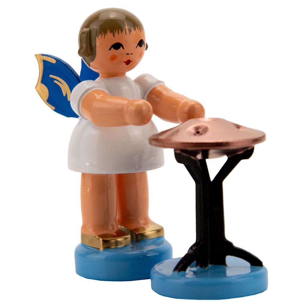 Engel stehend am Handpan, blaue Flügel