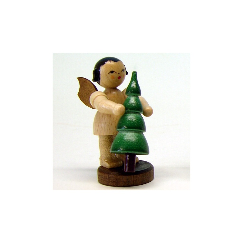 Engel stehend mit Weihnachtsbaum, natur