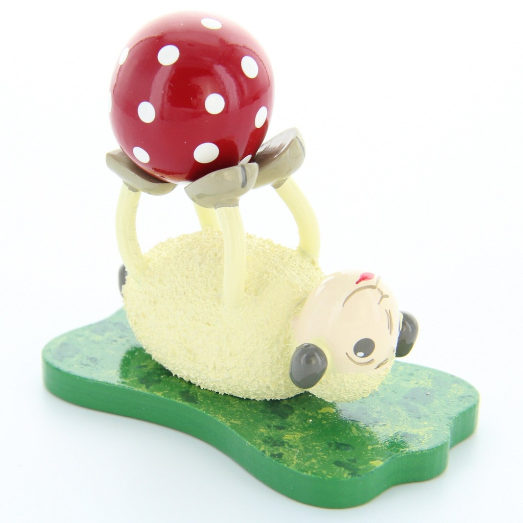 Schaf "Rolli", liegend mit Ball