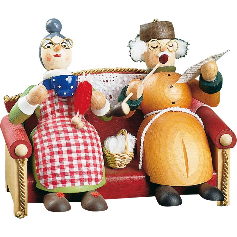 Oma und Opa auf Sofa