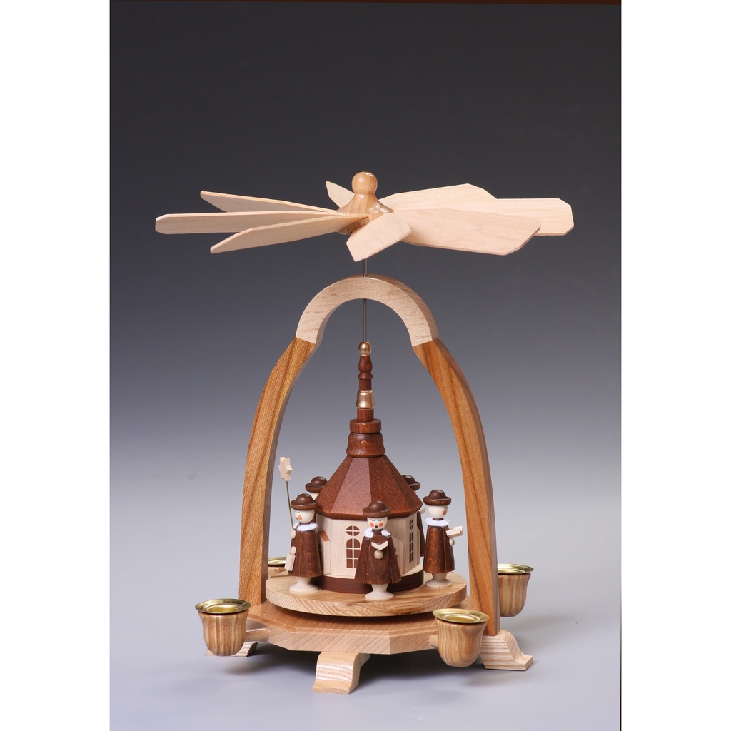 Pyramide mit Kirche