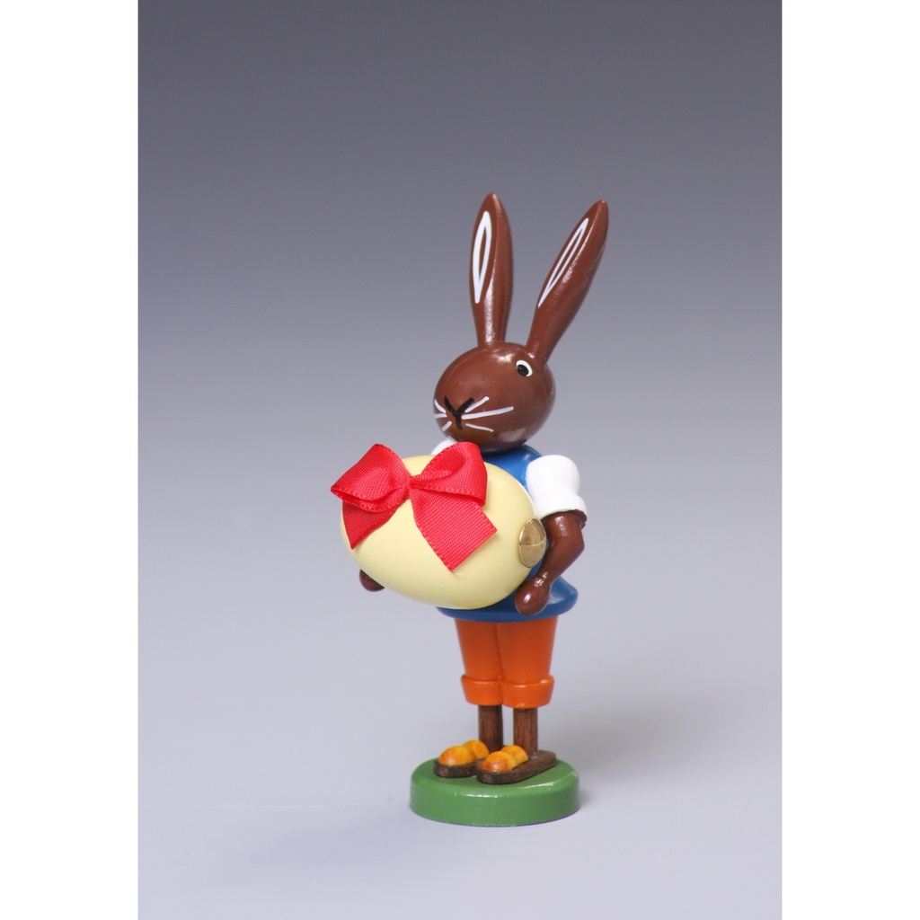 Hase mit Ei