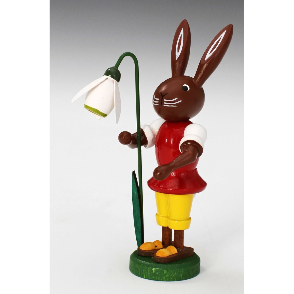 Hase mit Schneeglöckchen
