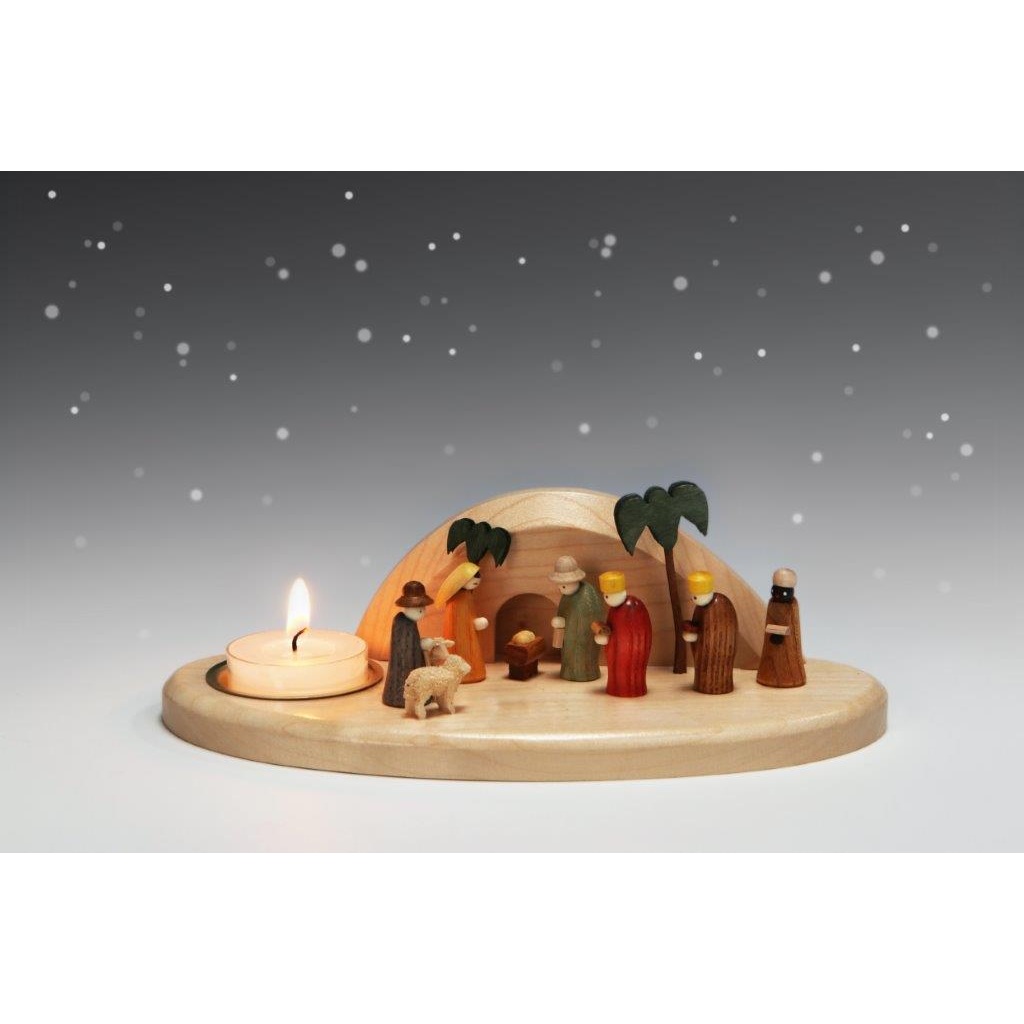 Felsengrotte mit Krippenminiaturen und Teelicht