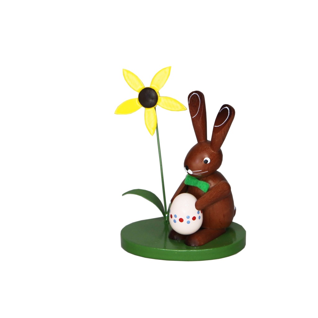 Hase mit Ei